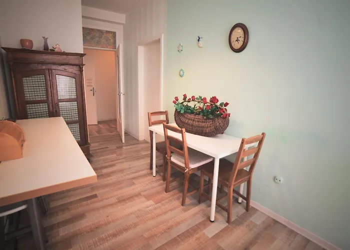 Hostel Barcolana - *